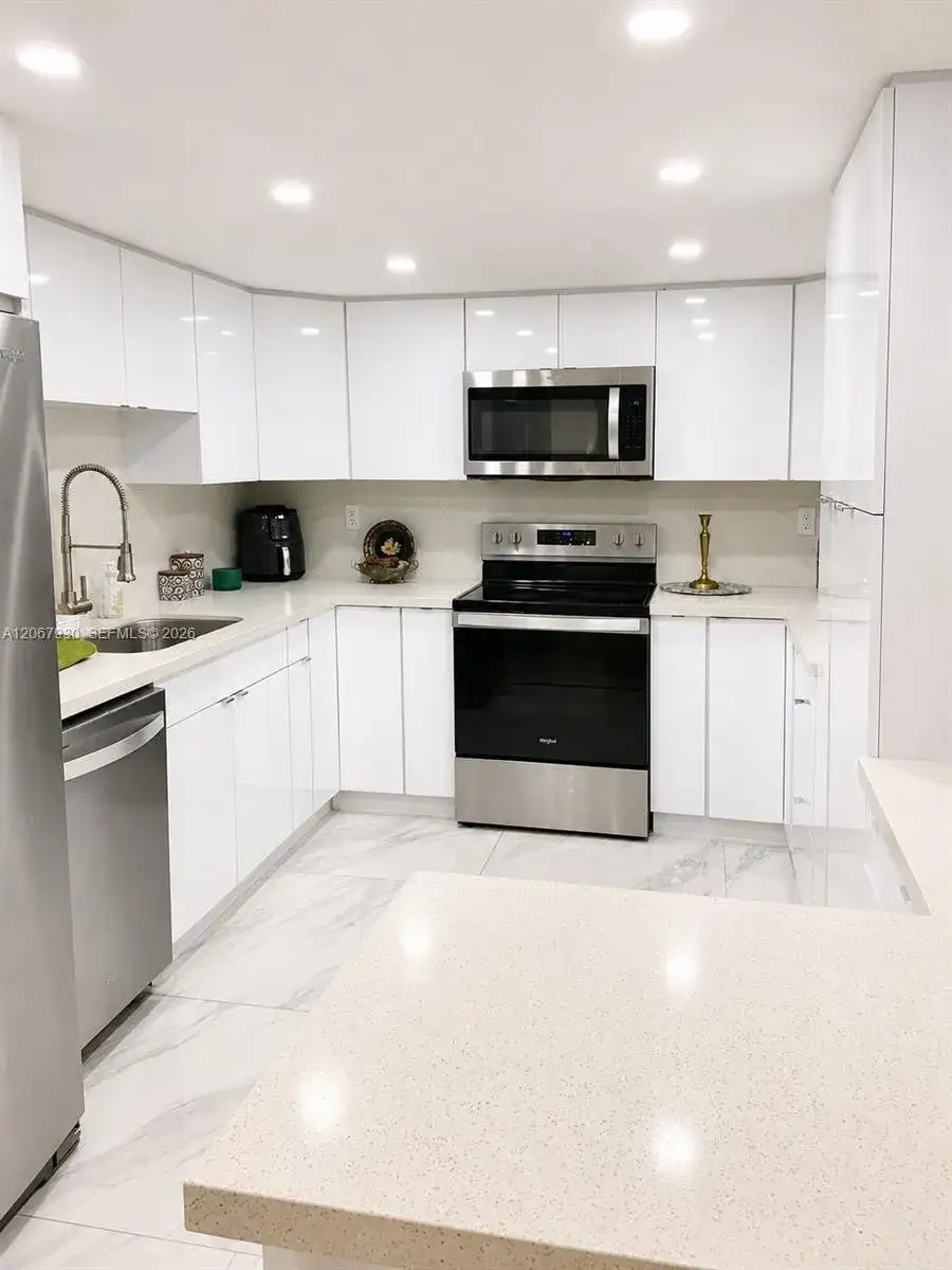9735 NW 52nd St # 305, Doral FL 33178 photo 2