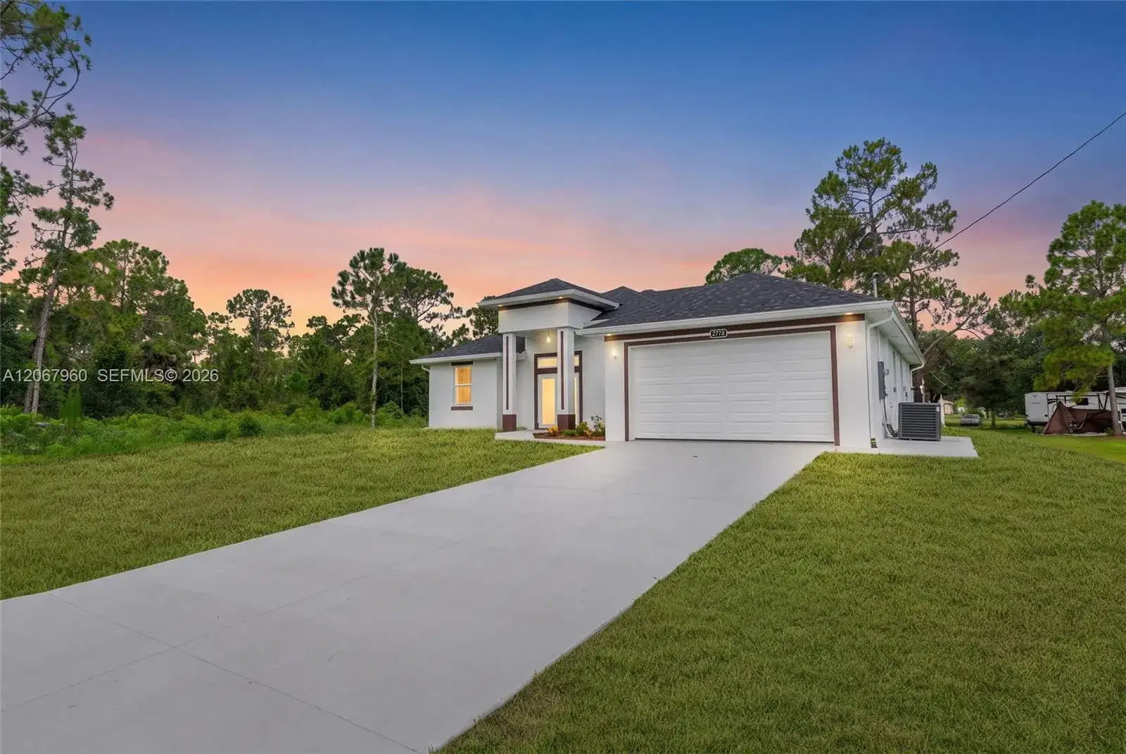1113 Henry Ave, Lehigh Acres FL 3972 photo 3