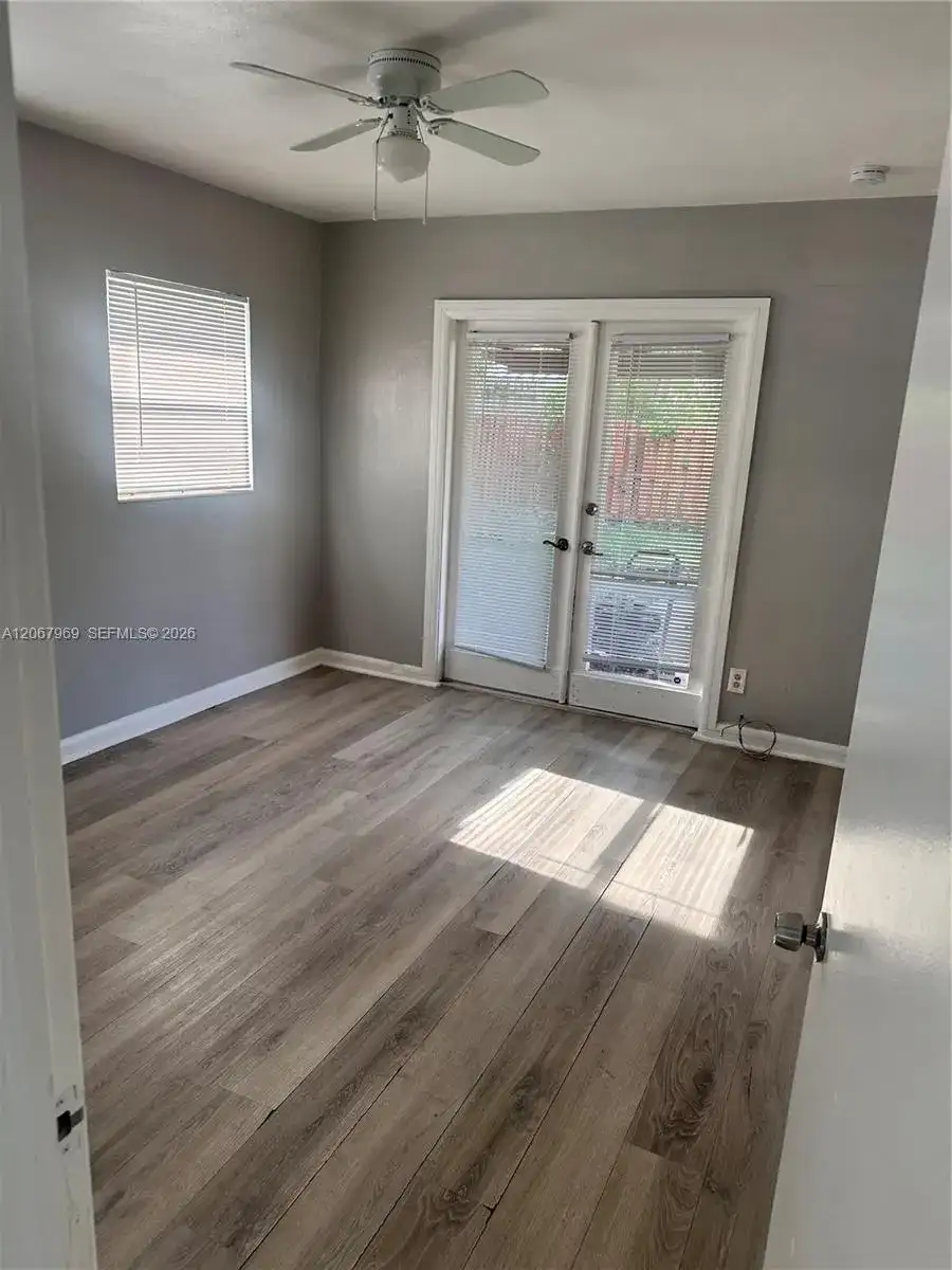 1925 NE 26th St, Wilton Manors FL 33305 photo 2