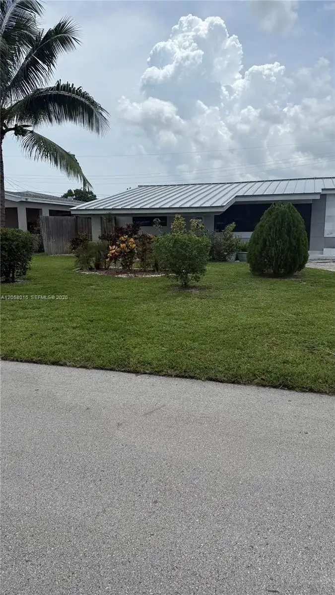 7672 Kismet St, Miramar FL 33023 photo 2