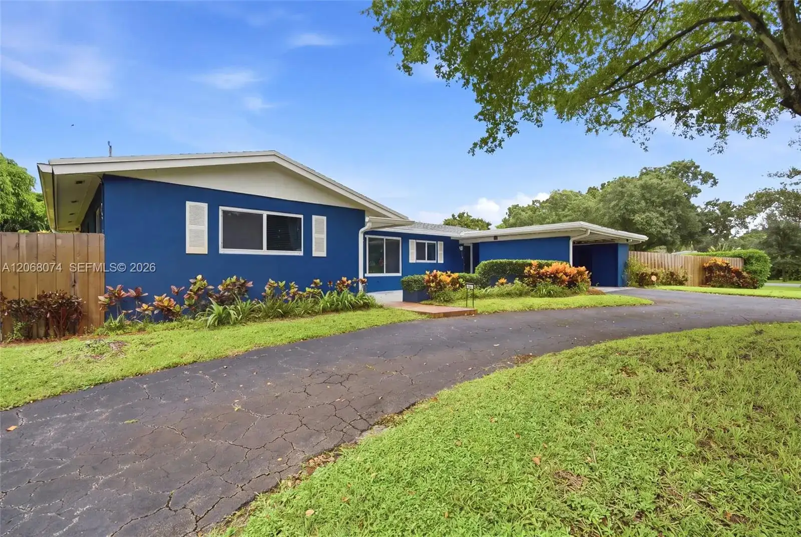 341 SW 54th Ave, Plantation FL 33317 photo 2