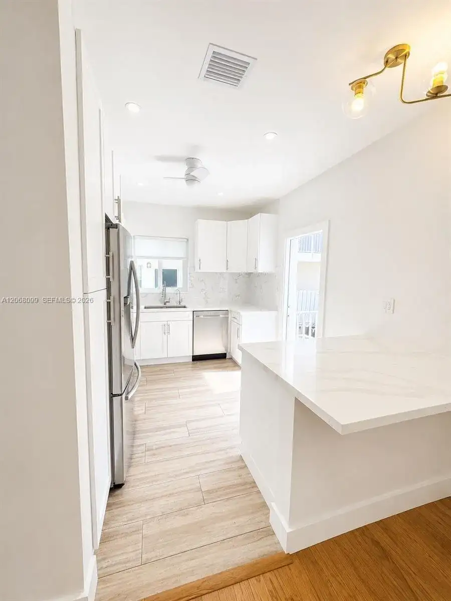 7825 Byron Ave, Miami Beach FL 33141 photo 5