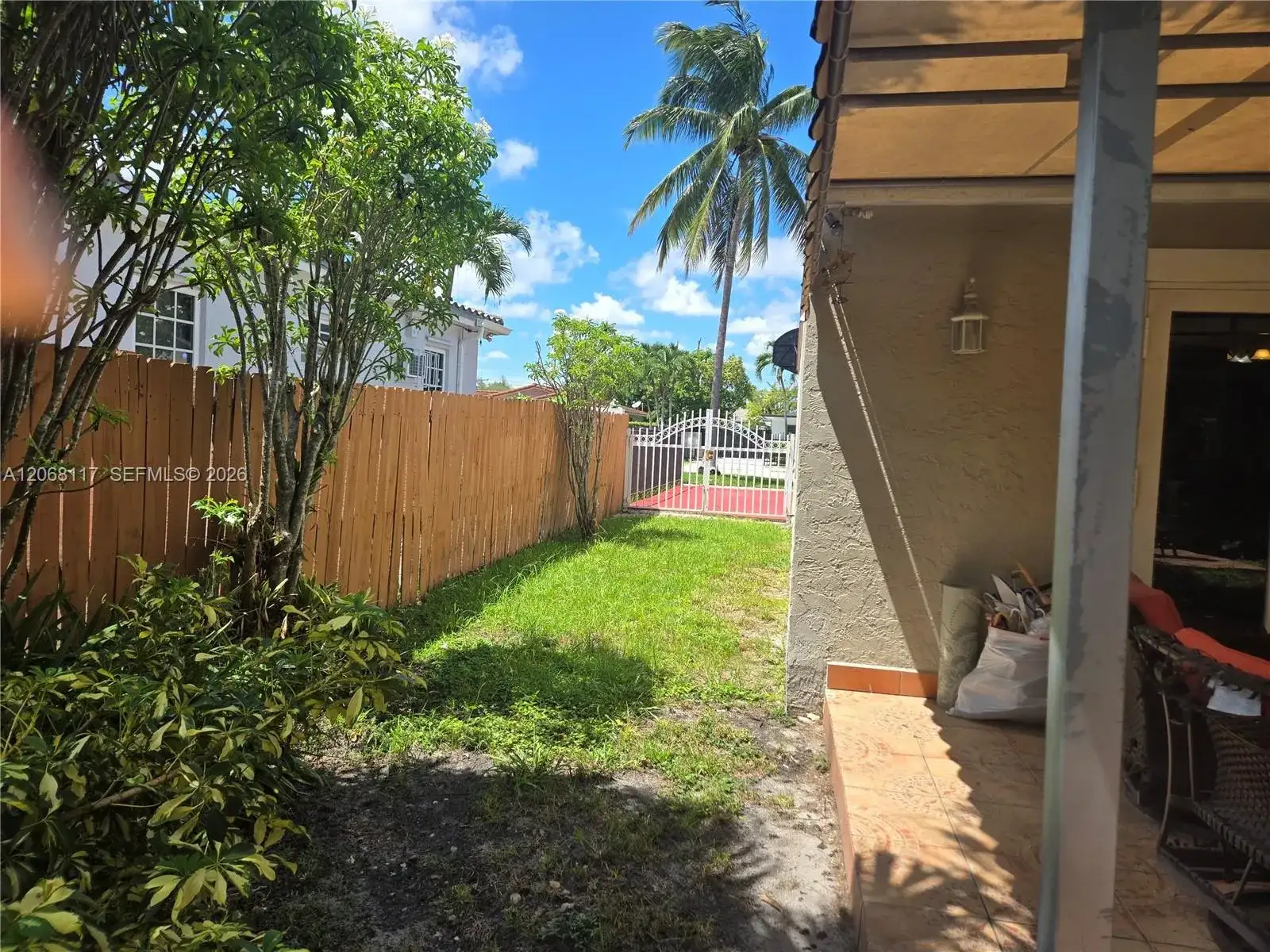 6858 SW 39th St, Miami FL 33155 photo 2