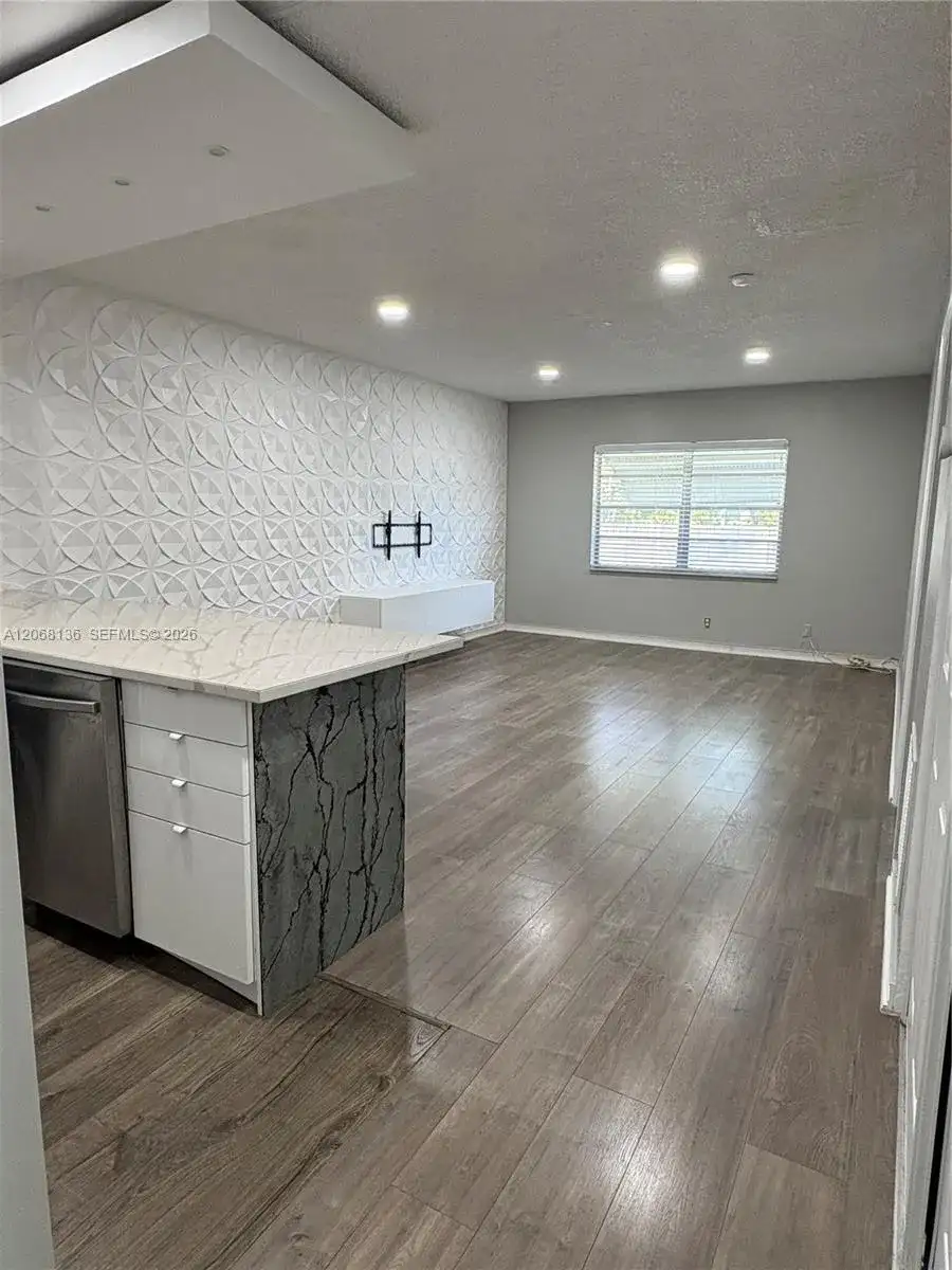 1520 Mckinley St # 108E, Hollywood FL 33020 photo 2
