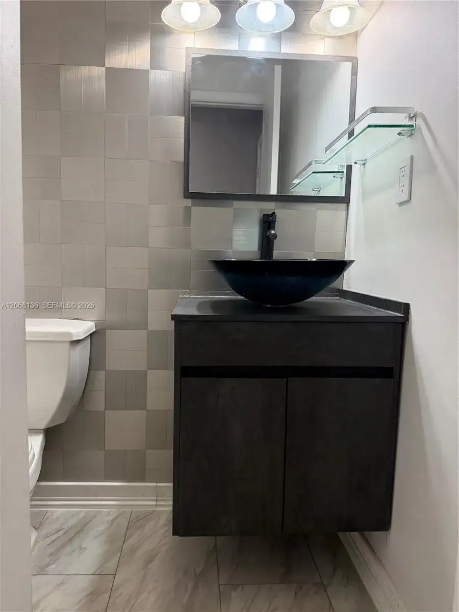 1520 Mckinley St # 108E, Hollywood FL 33020 photo 5