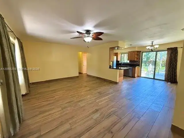 1124 NE 7th St, Hallandale Beach FL 33009 photo 3