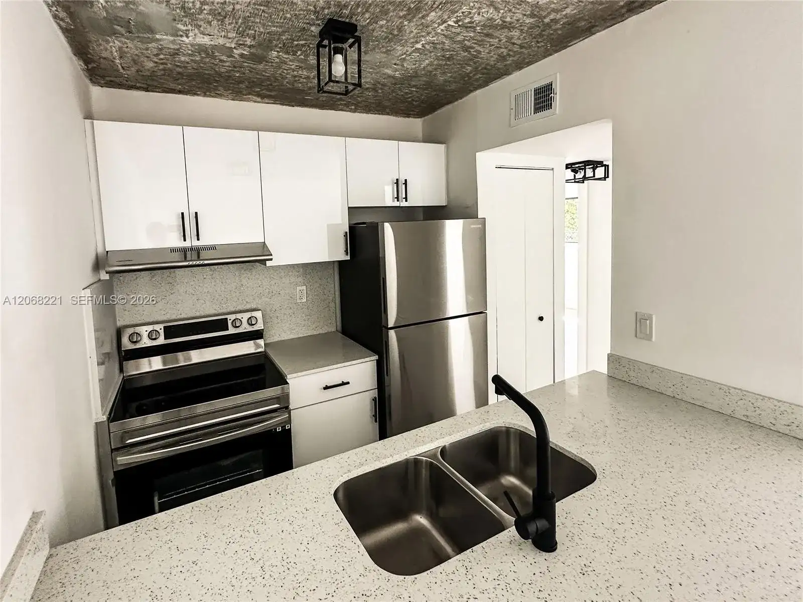 190 NW 69th St # 6, Miami FL 33150 photo 2
