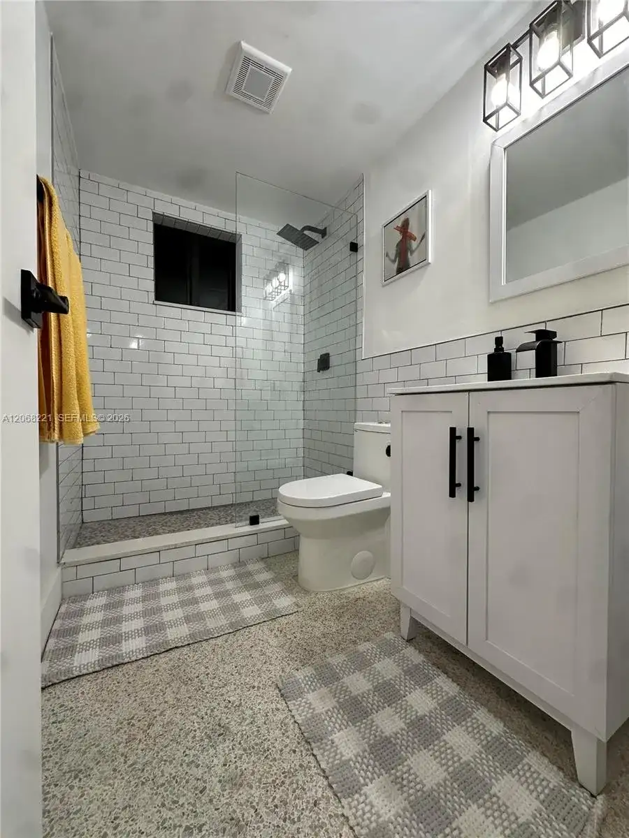 190 NW 69th St # 6, Miami FL 33150 photo 3
