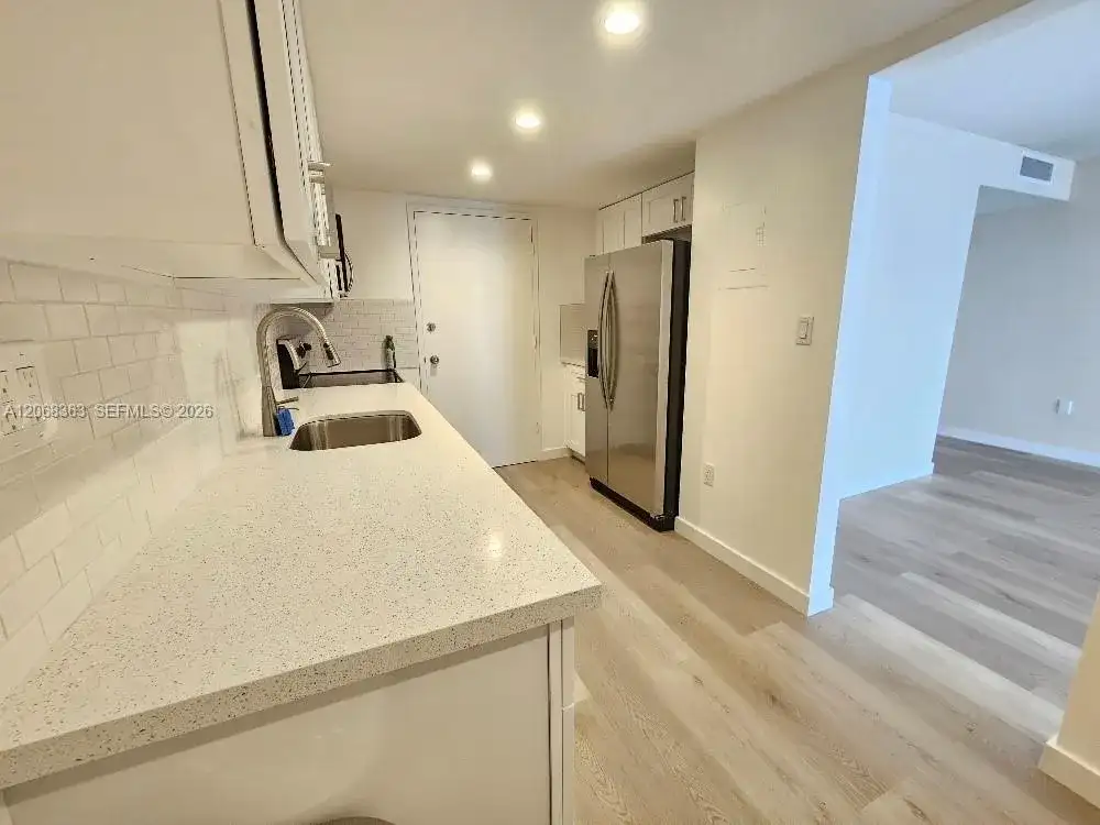 18081 Biscayne Blvd # 1702, Aventura FL 33160 photo 2