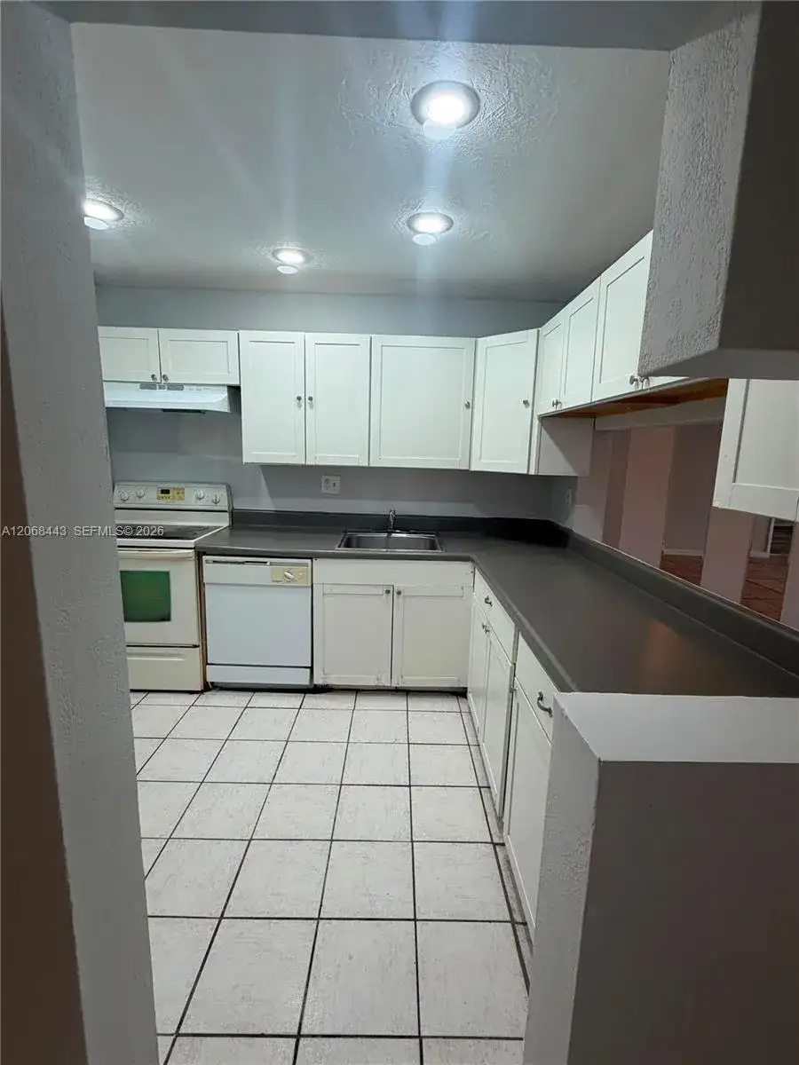 8020 N Colony Cir N # 306, Tamarac FL 33321 photo 3
