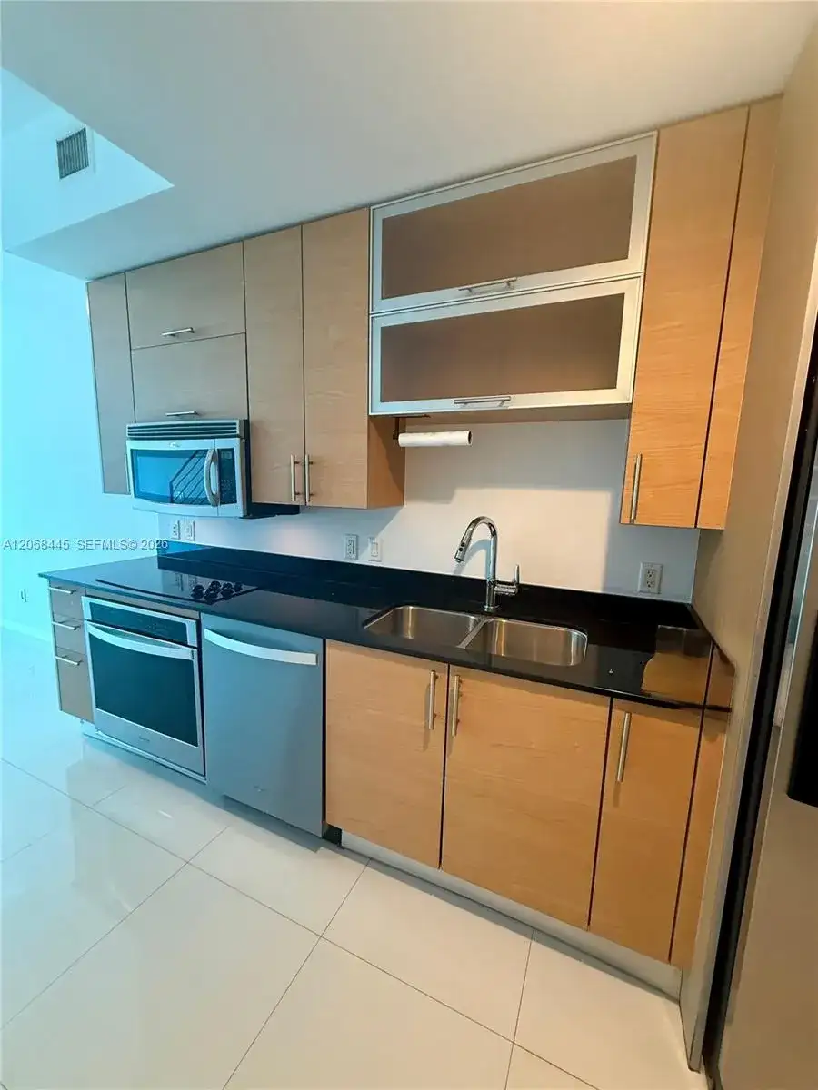 60 SW 13th St # 1618, Miami FL 33130 photo 3