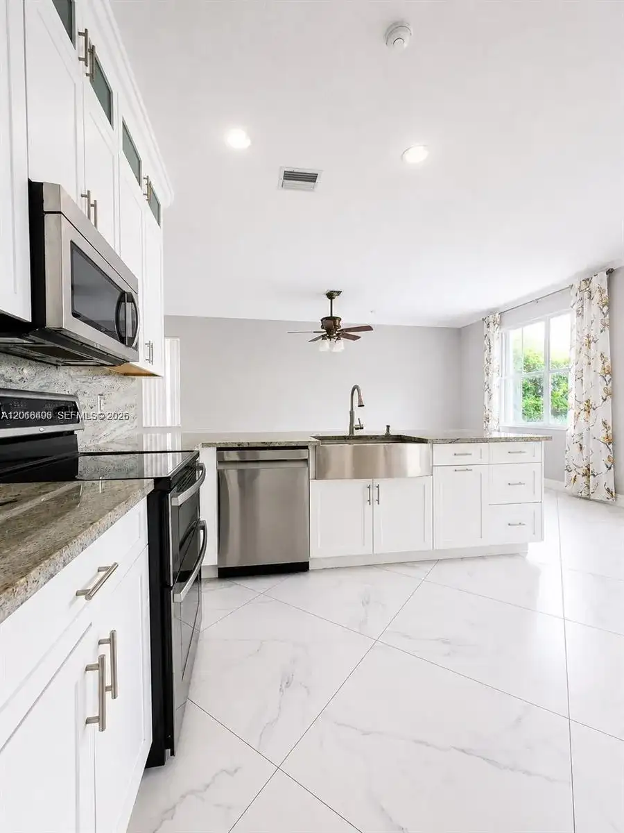 963 Falling Water Rd, Weston FL 33326 photo 3