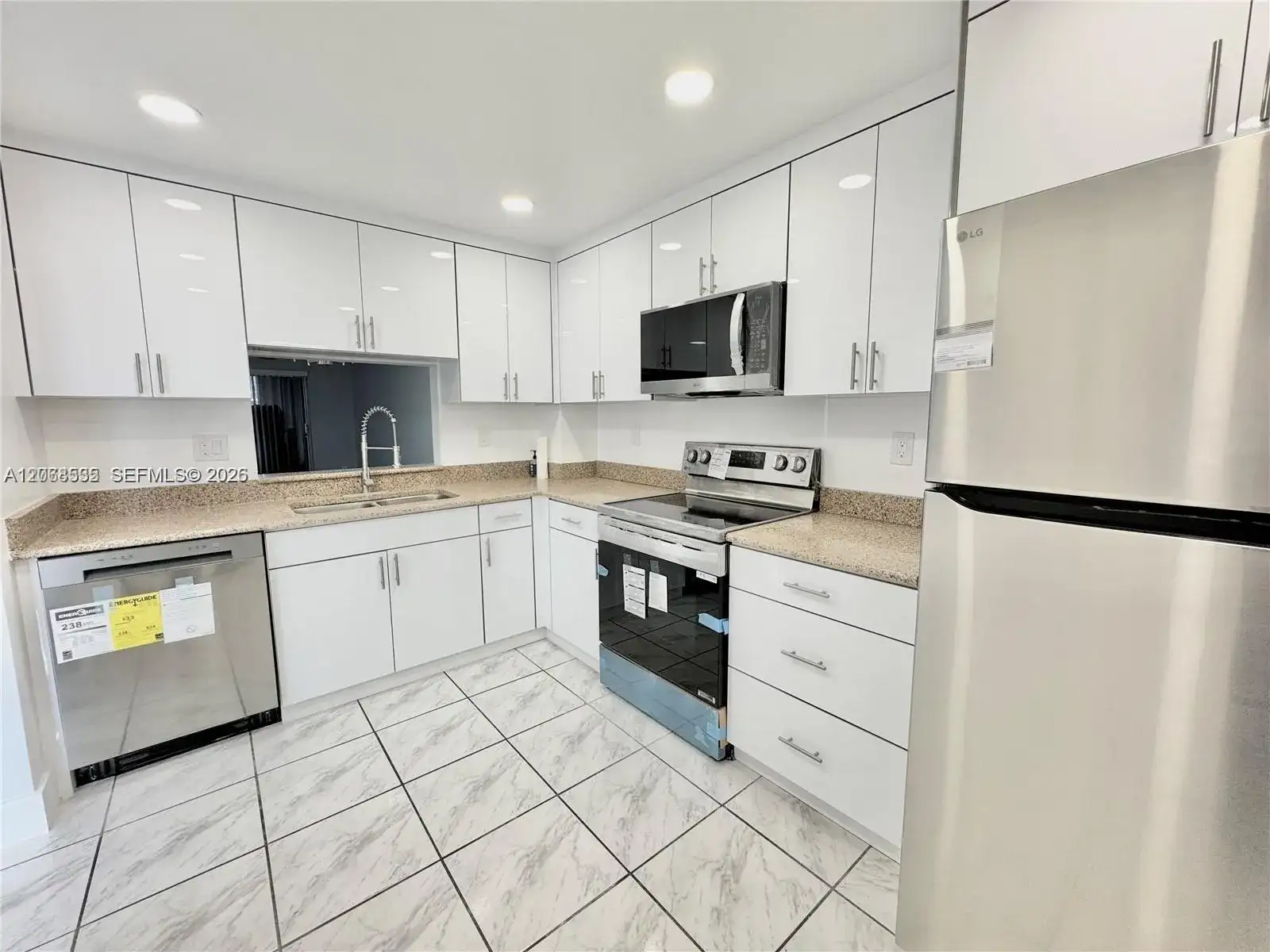 1075 Riverside Dr # 302, Coral Springs FL 33071 photo 2