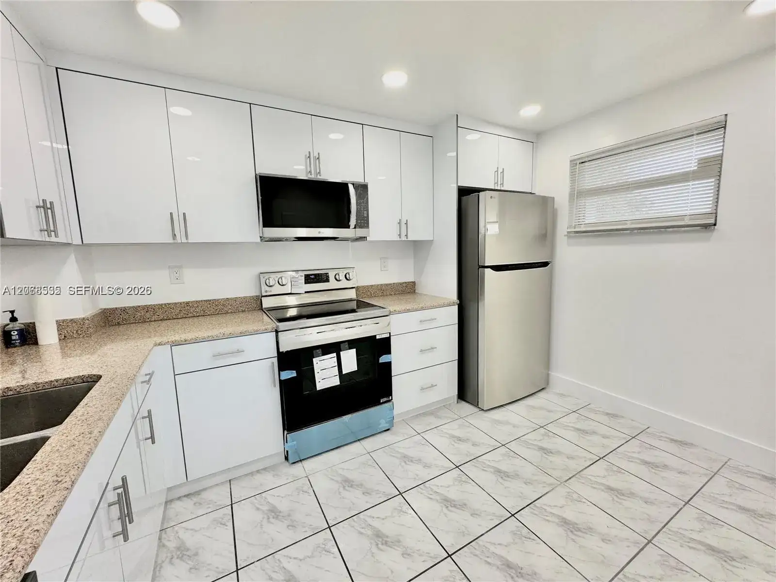 1075 Riverside Dr # 302, Coral Springs FL 33071 photo 3
