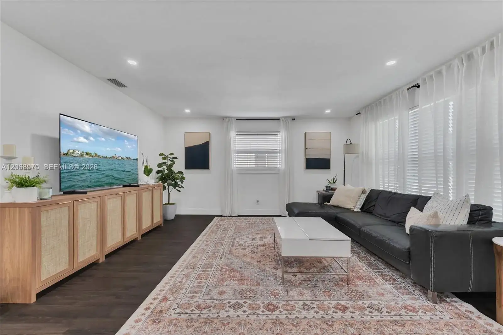 2851 Washington St, Hollywood FL 33020 photo 2