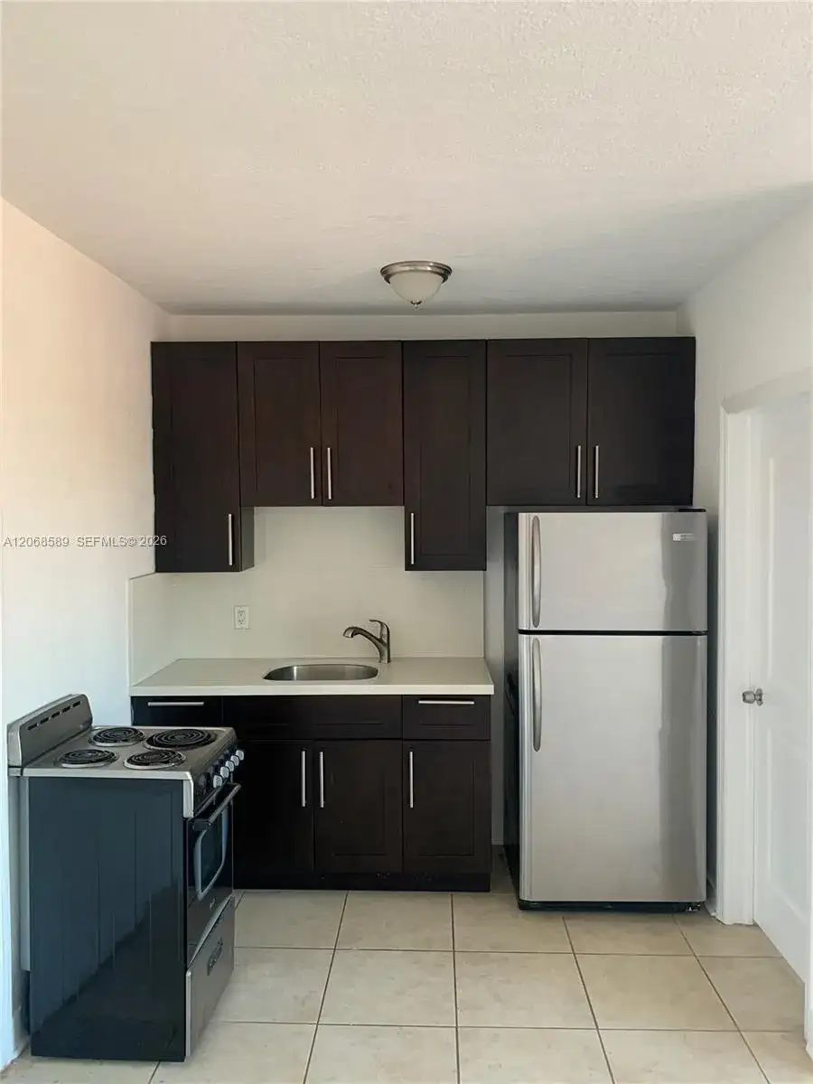 712 SW 56 AV # 8B, Coral Gables FL 33134 photo 3