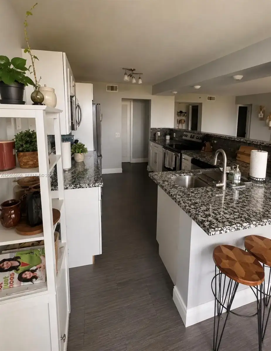 105 Lake Emerald Dr # 503, Oakland Park FL 33309 photo 4