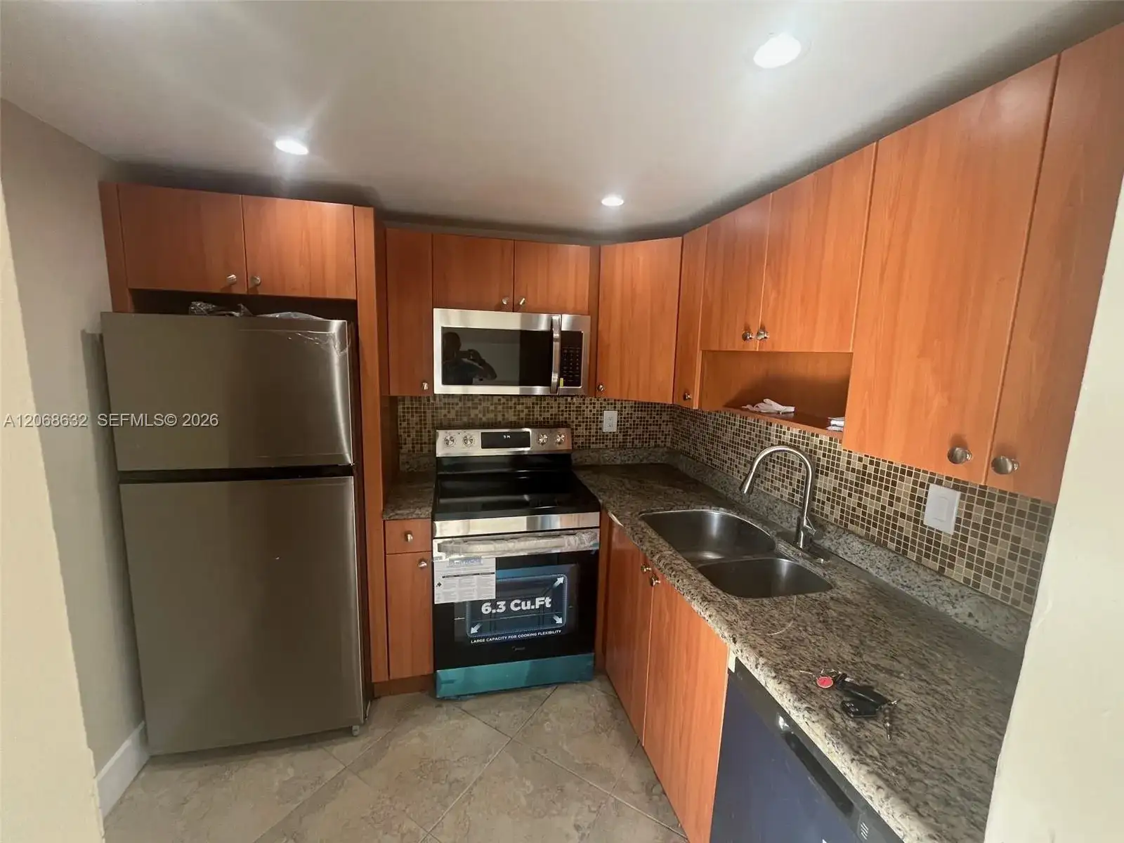 498 NW 165th St # 501, Miami FL 33169 photo 2