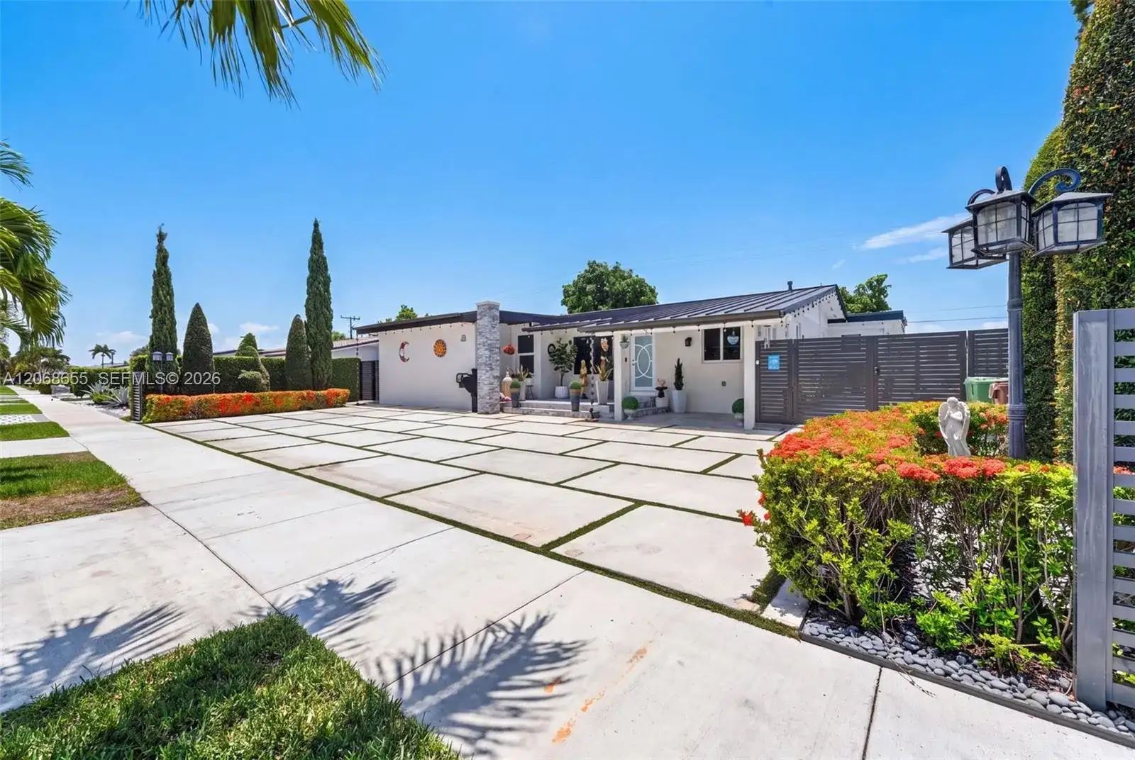 700 W 51st Pl, Hialeah FL 33012 photo 2