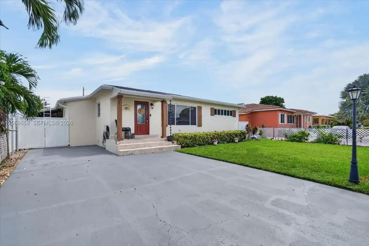 121 E 36th St, Hialeah FL 33013 photo 2