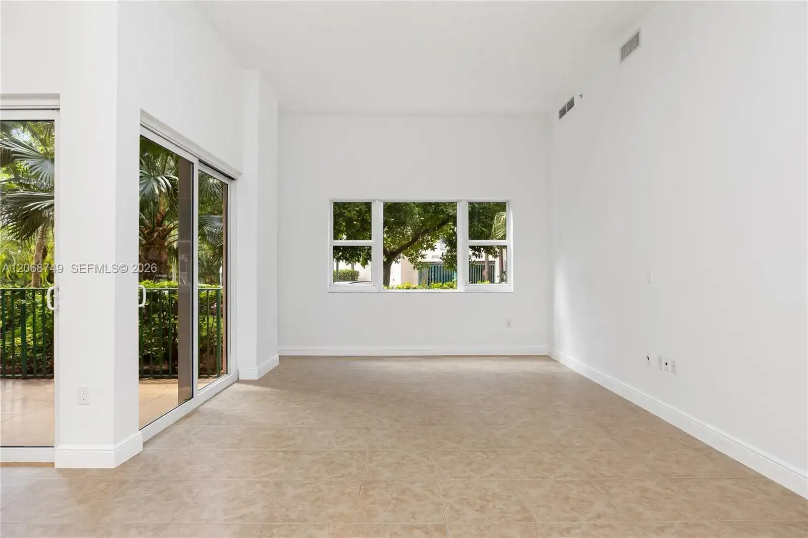 19900 E Country Club Dr # 104, Aventura FL 33180 photo 4