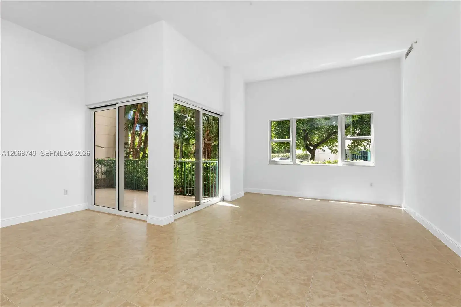 19900 E Country Club Dr # 104, Aventura FL 33180 photo 5