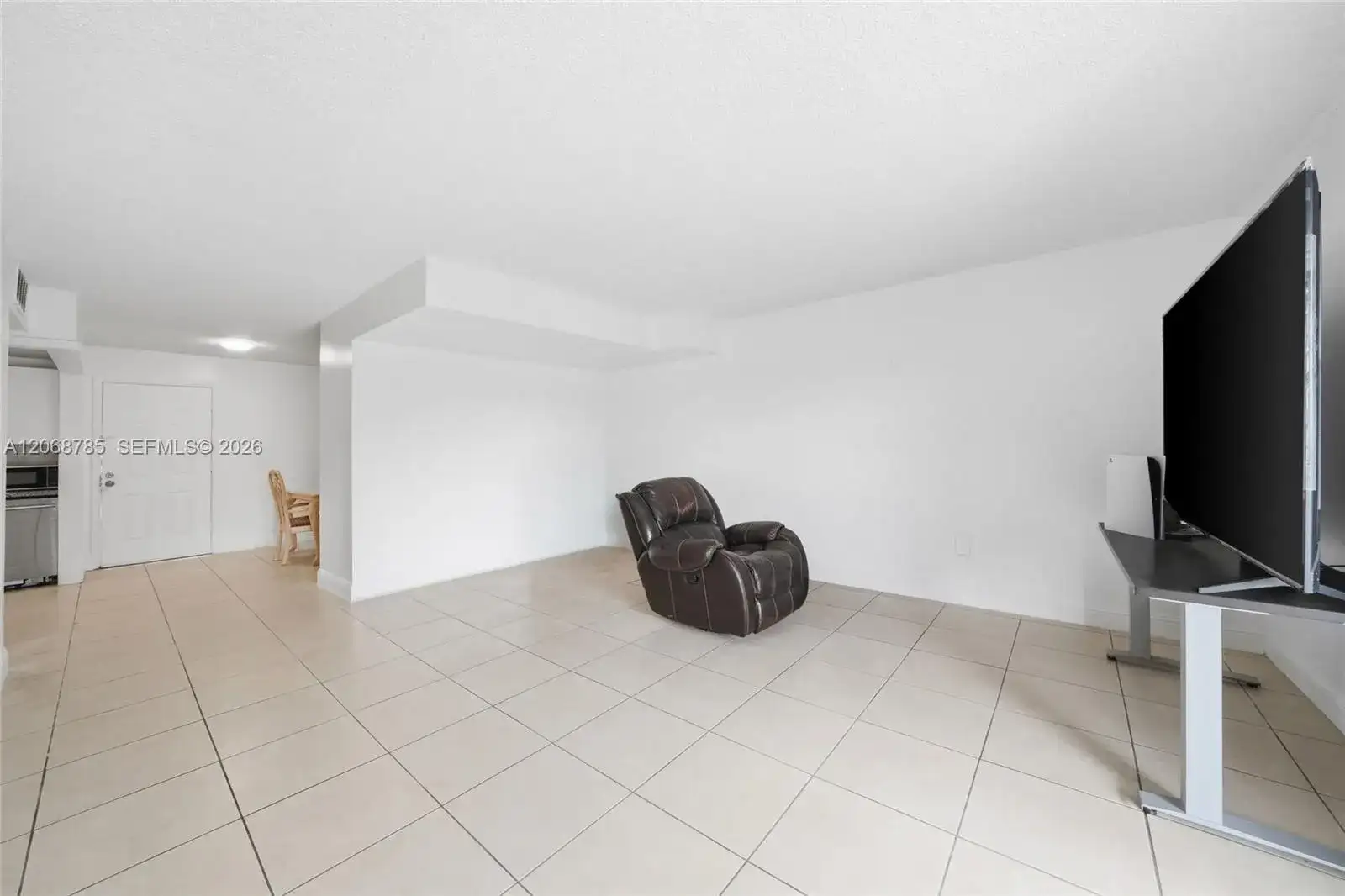 9375 Fontainebleau Blvd # L301, Miami FL 33172 photo 4
