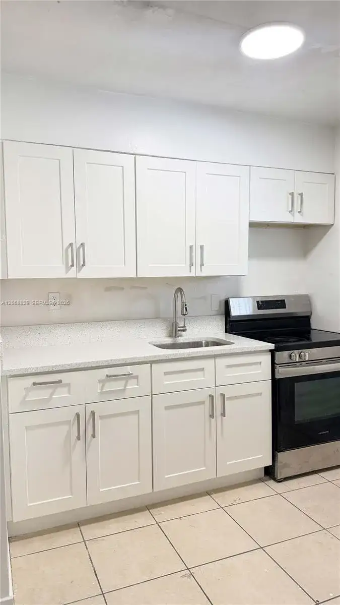 717 NE 1st St # 5, Hallandale Beach FL 33009 photo 2