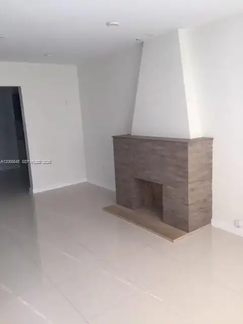 7820 Carlyle Ave, Miami Beach FL 33141 photo 3