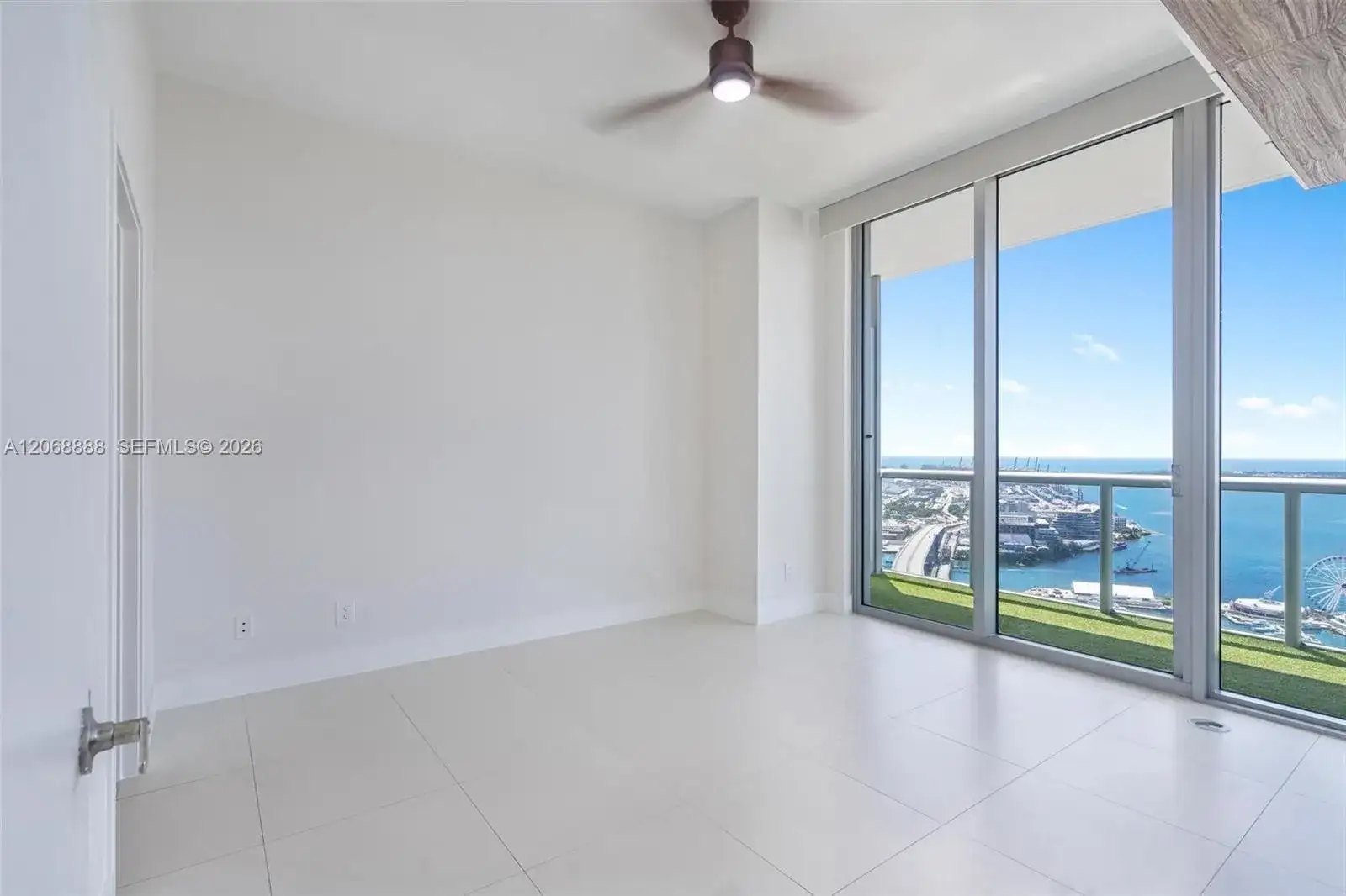 888 Biscayne Blvd # 4804, Miami FL 33132 photo 4