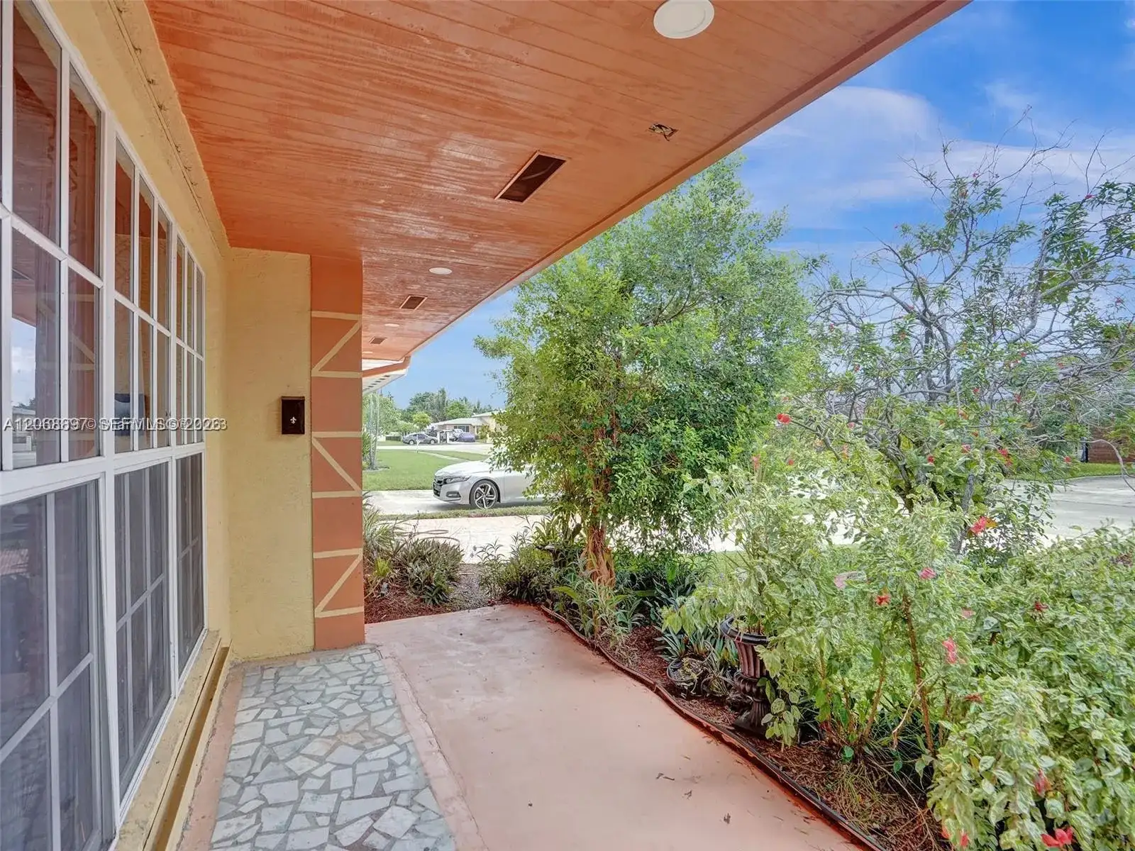 1161 NE 202nd St, Miami FL 33179 photo 4