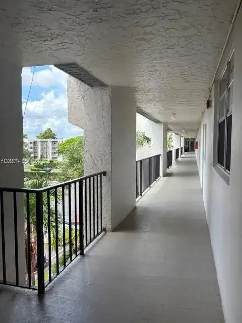 9440 Poinciana Pl # 404, Davie FL 33324 photo 2
