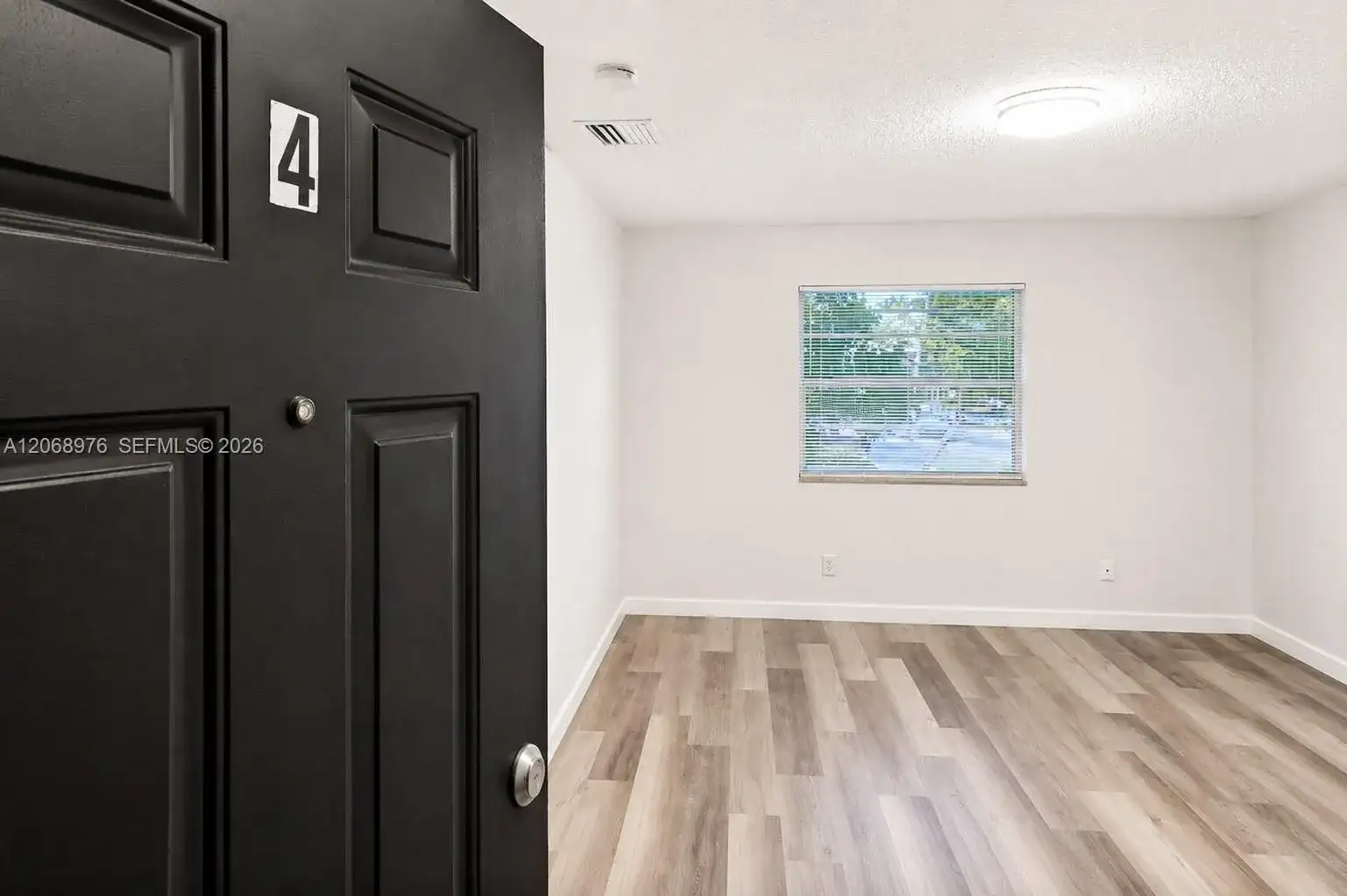411 SE 10th St # 4, Hallandale Beach FL 33009 photo 2