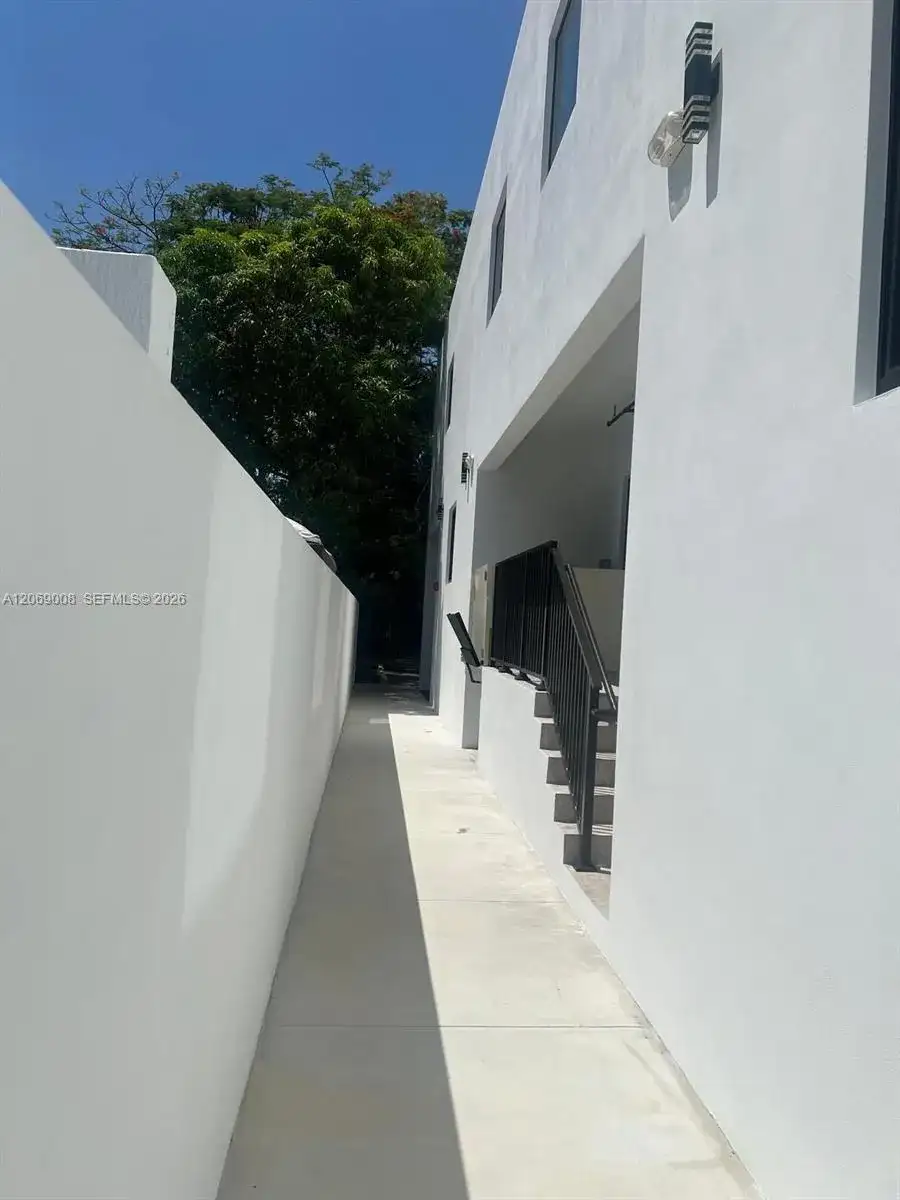 1860 NW 19th St # 101, Miami FL 33125 photo 5