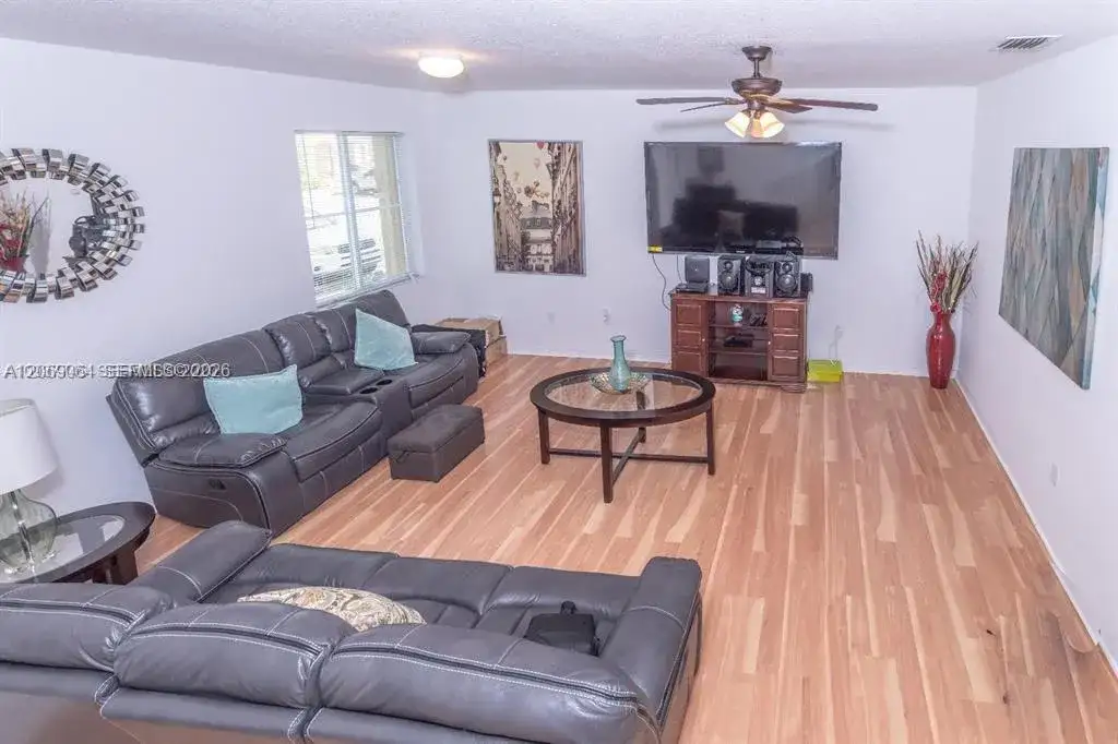 8922 SW 18th St, Miramar FL 33025 photo 2