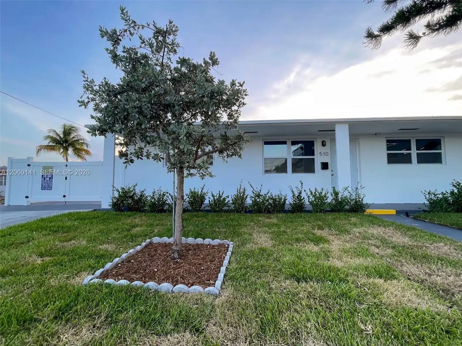 510 NE 4th Ave # 510, Hallandale Beach FL 33009 photo 2