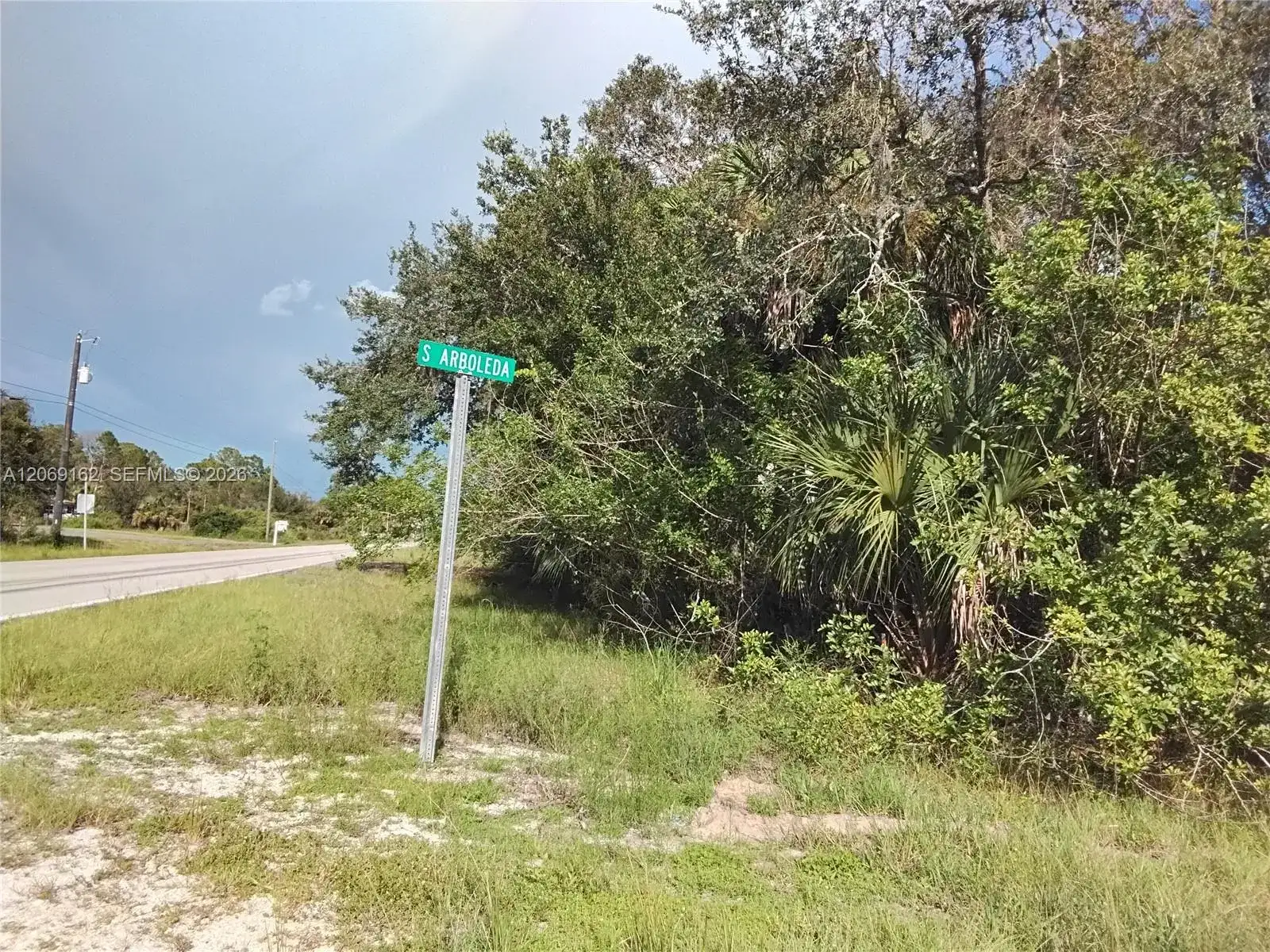 112 Avenida del Sur, Clewiston FL 33440 photo 2