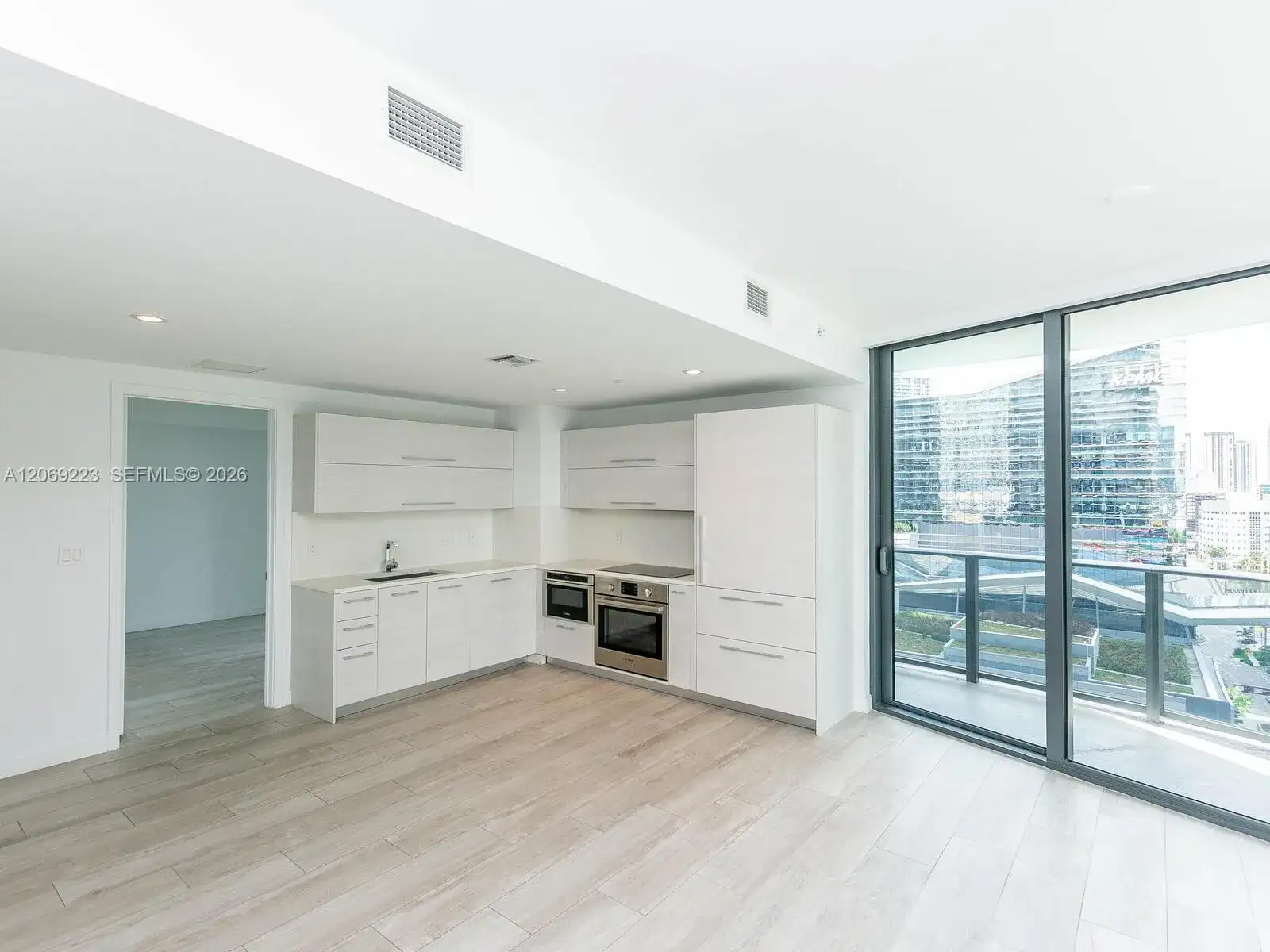 45 SW 9th St # 1201, Miami FL 33130 photo 2
