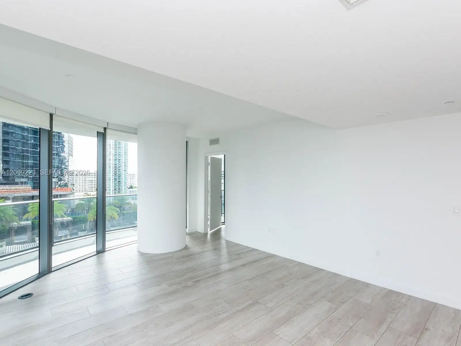45 SW 9th St # 1201, Miami FL 33130 photo 4