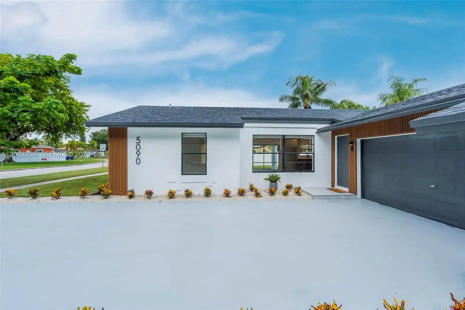 5090 SW 11th St, Margate FL 33068 photo 4