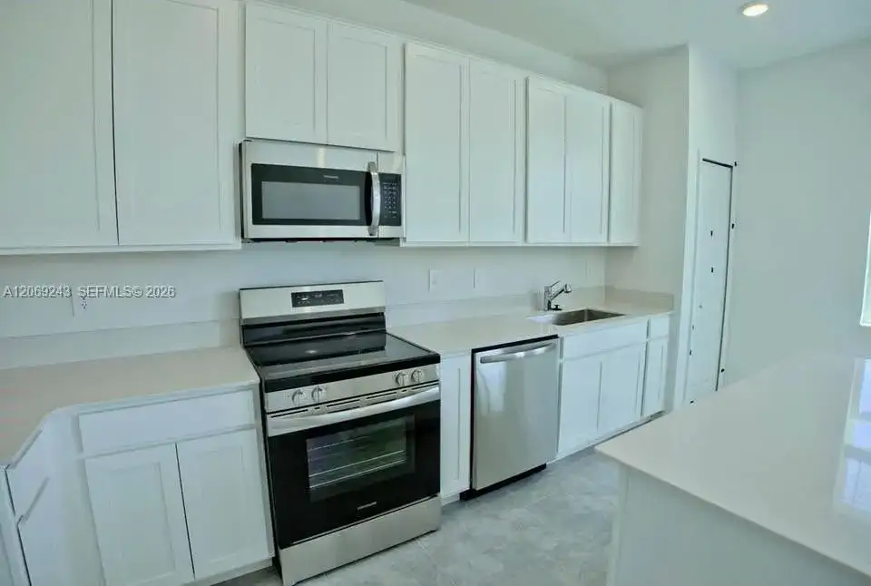 2837 Pierr, Davenport FL 33837 photo 3