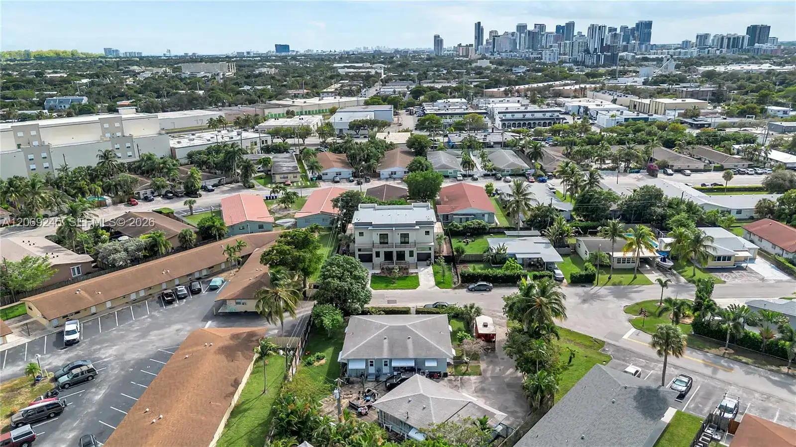 828 NE 14th St, Fort Lauderdale FL 33304 photo 2