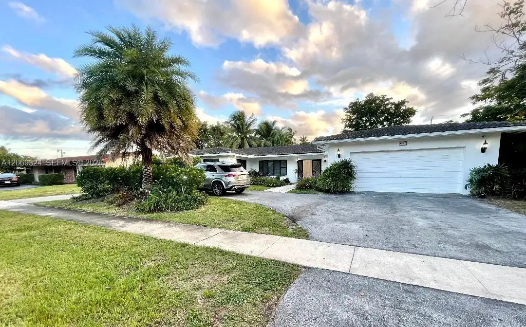 4910 Jefferson St, Hollywood FL 33021 photo 2