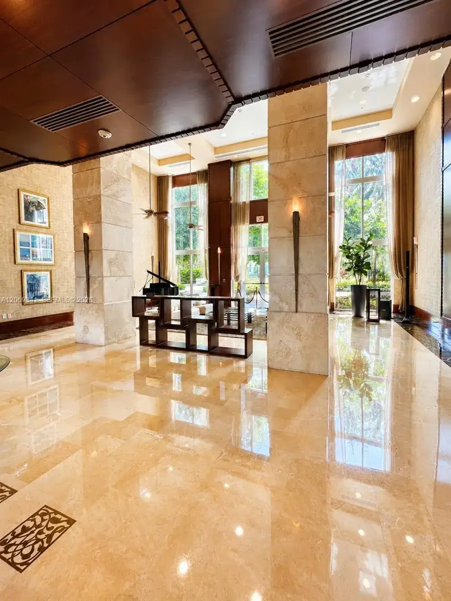 19501 W Country Club Dr # 210, Aventura FL 33180 photo 4