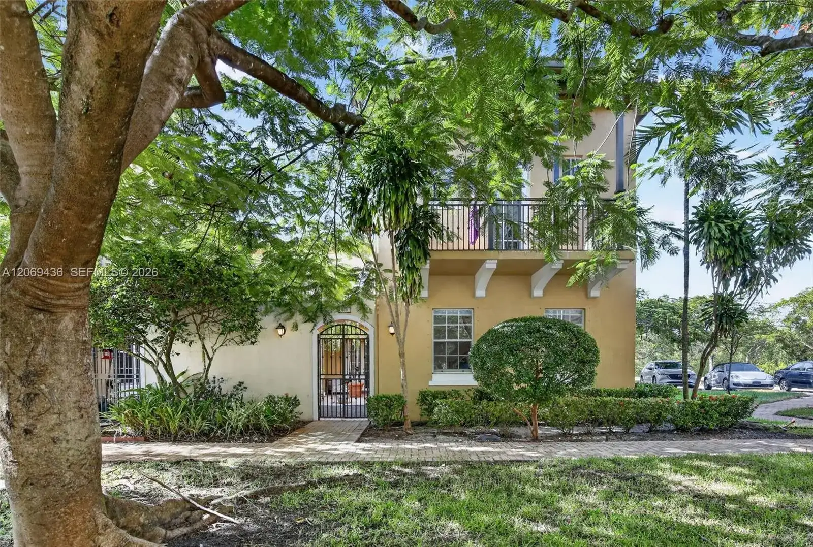14601 SW 5th St, Pembroke Pines FL 33027 photo 5