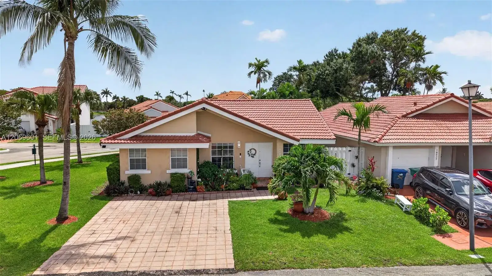 18847 NW 83rd Pl, Hialeah FL 33015 photo 2
