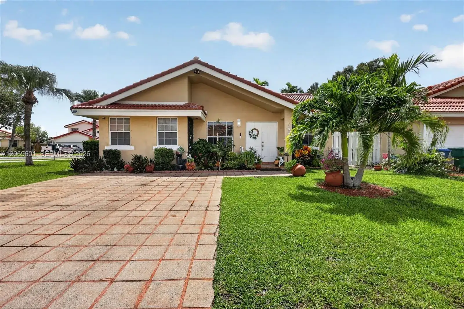 18847 NW 83rd Pl, Hialeah FL 33015 photo 4
