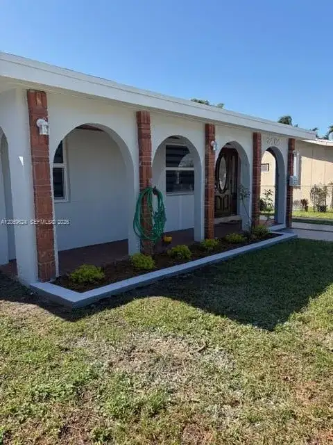 3660 NW 15th St, Miami FL 33125 photo 2