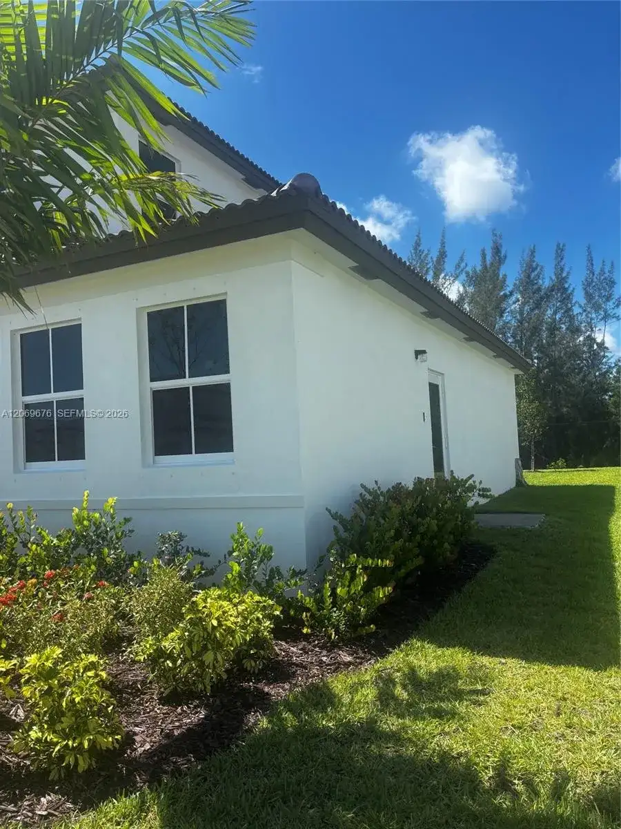 2342 SE 30th St, Homestead FL 33035 photo 3