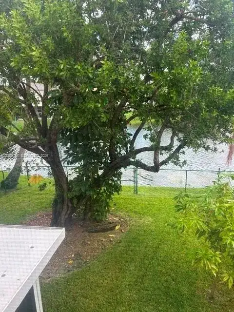 387 NW 107th Ave, Pembroke Pines FL 33026 photo 4